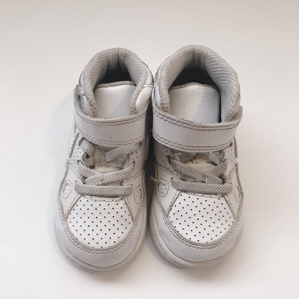 🌞Kids 5C all white Nike Velcro Tennis Shoes